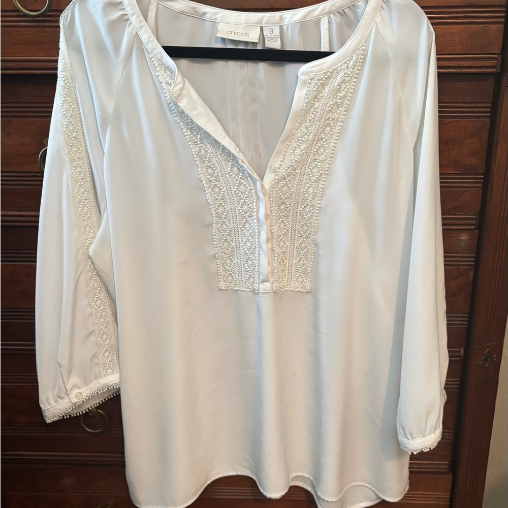 CHICO’S White Embroidered V-Neck Women's Blouse. Chico’s 3